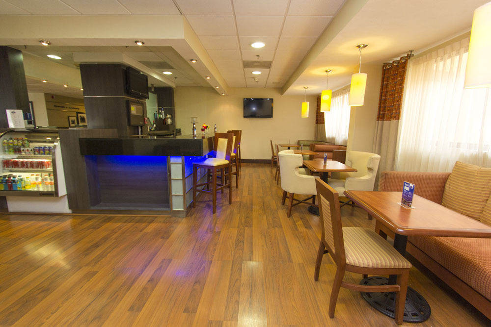 Apodaca Hampton Inn Monterrey-Airport מראה חיצוני תמונה